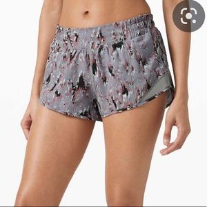 Lululemon Hotty hot short ll 2.5” floral flux grey size 4